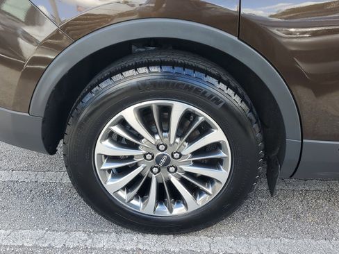 Used 2020 Lincoln Nautilus Standard w/ Equipment Group 101A image 7