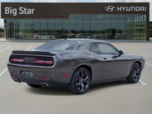 Used 2020 Dodge Challenger SXT w/ Blacktop Package RWD image 4
