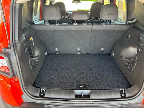 Used 2018 Jeep Renegade Latitude image 21