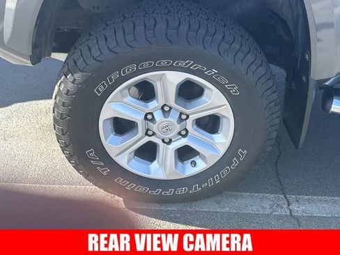 Used 2016 Toyota Tacoma SR5 w/ SR5 Appearance Package (SN) image 4