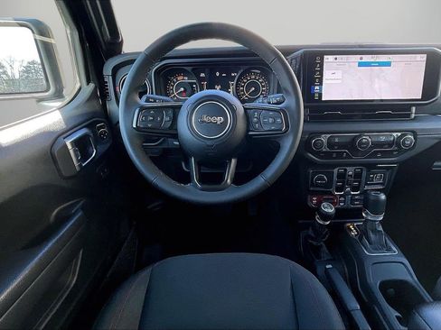 Certified 2025 Jeep Wrangler Unlimited Rubicon image 12