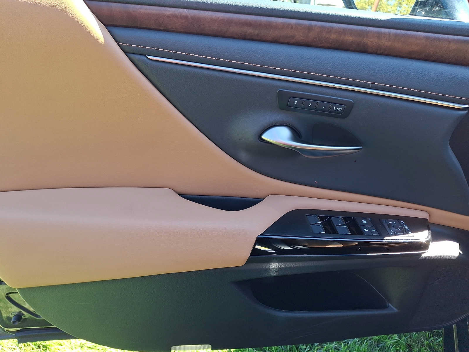 Used 2022 Lexus ES 350 w/ Premium Package FWD image 12
