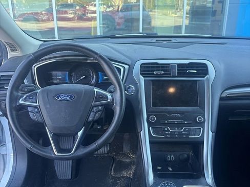 Used 2019 Ford Fusion SEL image 13
