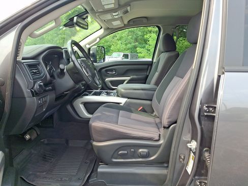 Used 2022 Nissan Titan SV w/ SV Convenience Package AWD/4WD image 14
