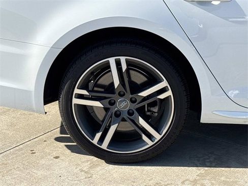 Used 2018 Audi A4 2.0T Premium Plus w/ Premium Plus Package image 9