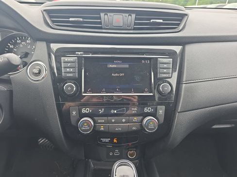 Used 2018 Nissan Rogue SV AWD/4WD image 32