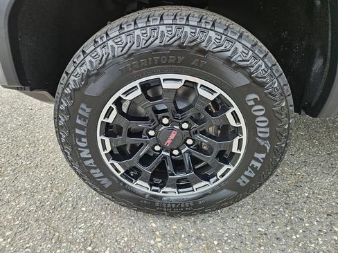 New 2026 GMC Canyon AT4 AWD/4WD image 8
