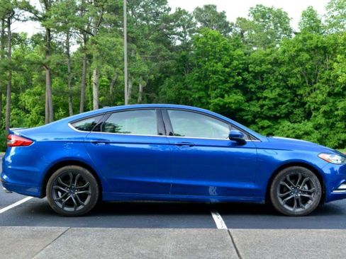 Used 2018 Ford Fusion SE w/ Equipment Group 201A image 4