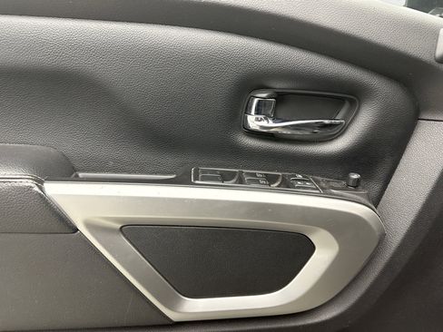 Used 2017 Nissan Titan PRO-4X w/ Pro-4x Convenience Package AWD/4WD image 6