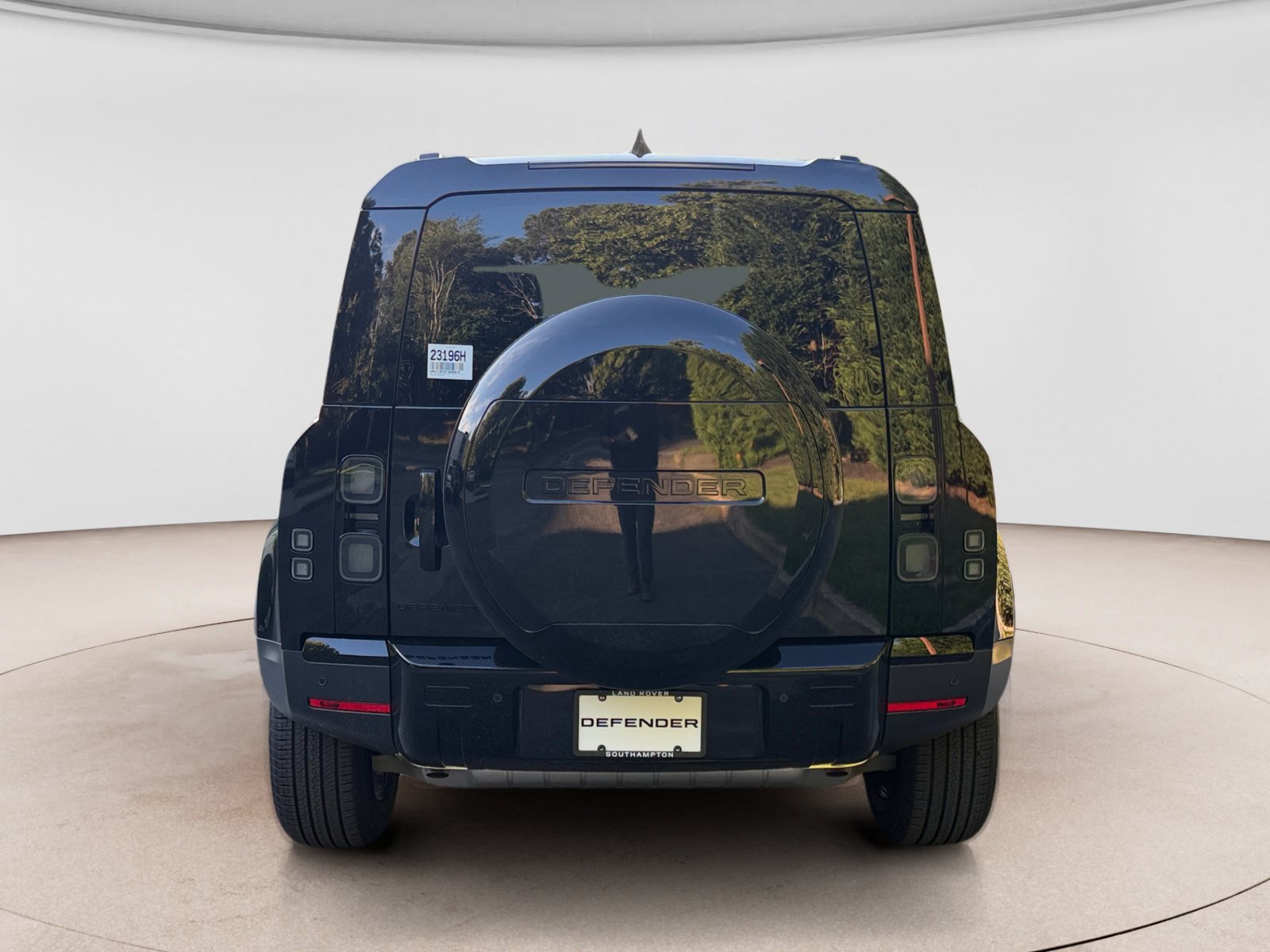 New 2026 Land Rover Defender 110 S AWD/4WD image 4