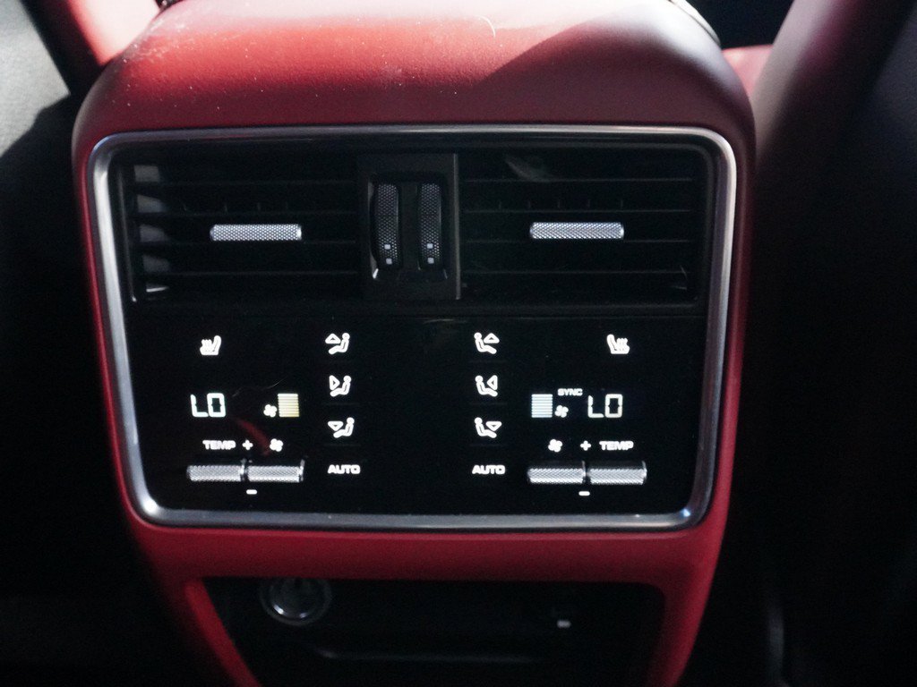 Used 2022 Porsche Cayenne GTS w/ Premium Package Plus AWD/4WD image 59