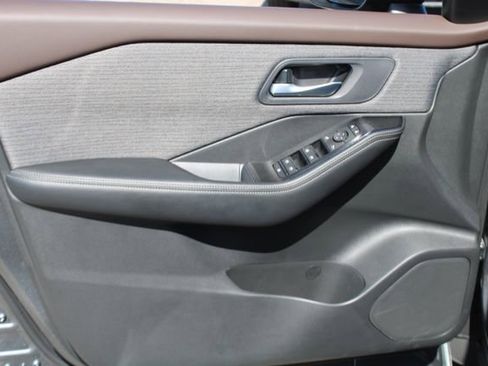 Used 2023 Nissan Rogue SV FWD image 12