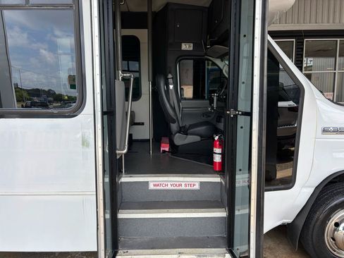 Used 2006 Ford E-350 and Econoline 350 Super Duty RWD image 14