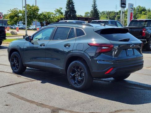 New 2026 Chevrolet Trax LT w/ Midnight Edition FWD image 3