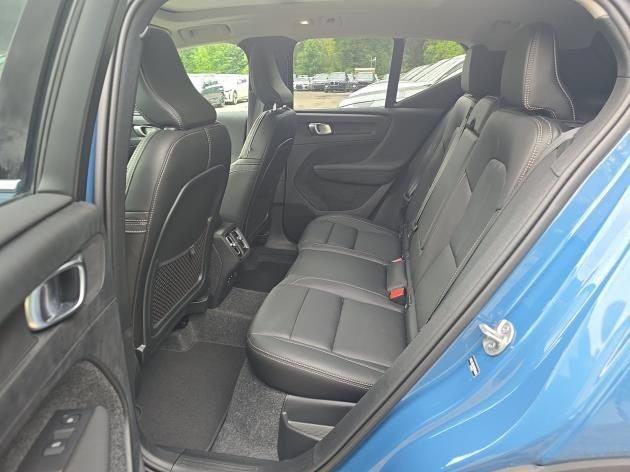 Used 2025 Volvo XC40 B5 Plus AWD/4WD image 6