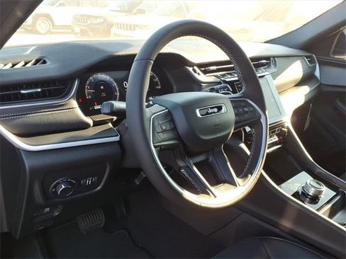 New 2025 Jeep Grand Cherokee L Altitude image 9