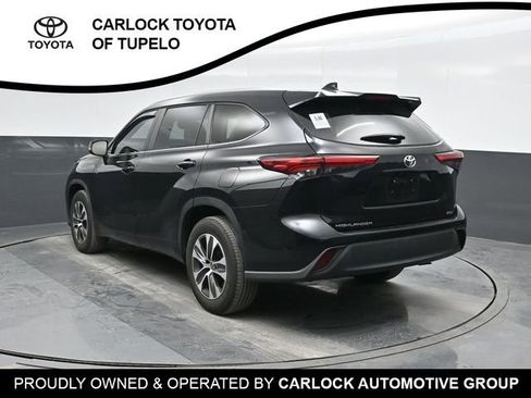 Used 2023 Toyota Highlander XLE image 9