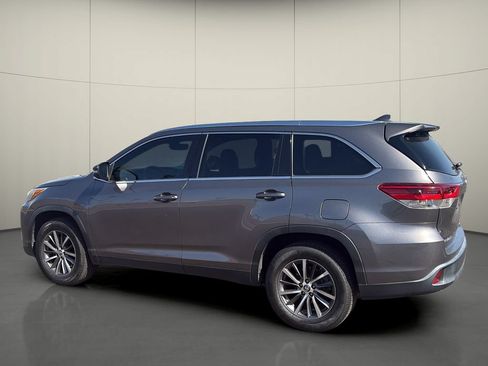 Used 2019 Toyota Highlander XLE FWD image 5