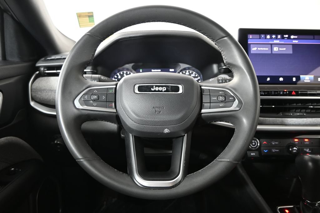 Used 2024 Jeep Compass Latitude AWD/4WD image 32