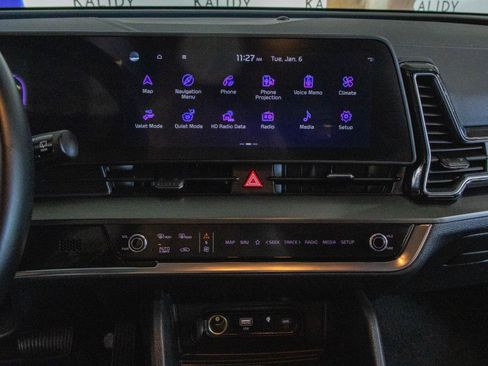 Used 2025 Kia Sportage EX image 4