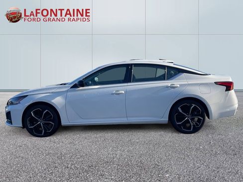 Used 2025 Nissan Altima 2.5 SR FWD image 4