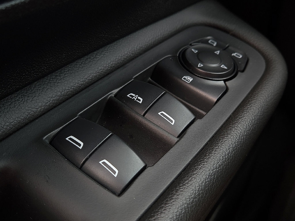 Used 2024 GMC Terrain SLE AWD/4WD image 16