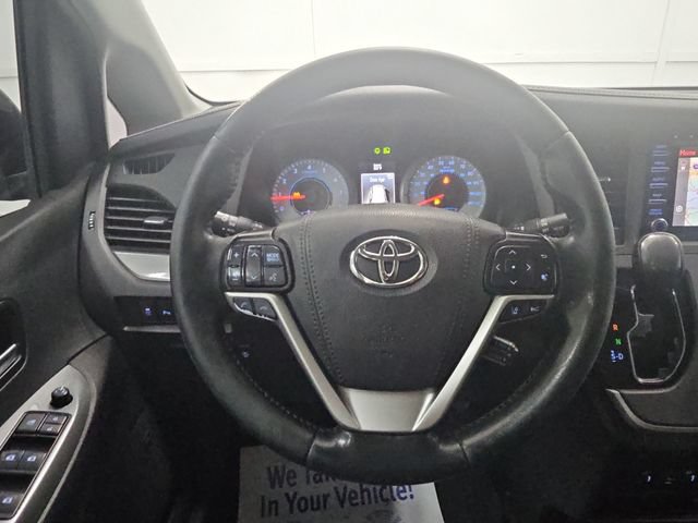 Used 2020 Toyota Sienna SE Premium w/ Nightshade Edition FWD image 16