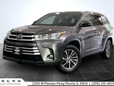 Used 2019 Toyota Highlander XLE AWD/4WD image 1