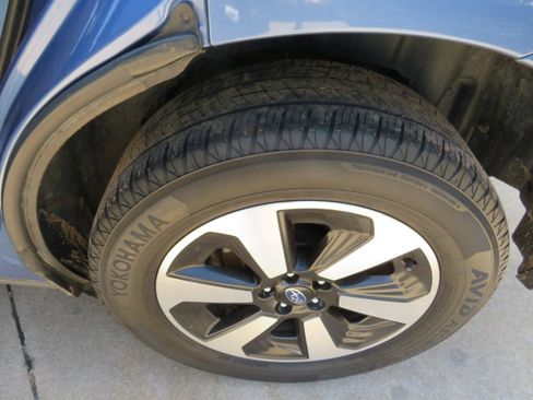 Used 2018 Subaru Forester 2.5i Premium w/ All-Weather Package AWD/4WD image 19