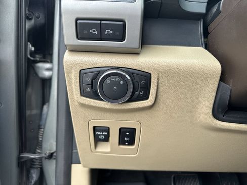 Used 2019 Ford F150 Lariat w/ Equipment Group 502A Luxury AWD/4WD image 18
