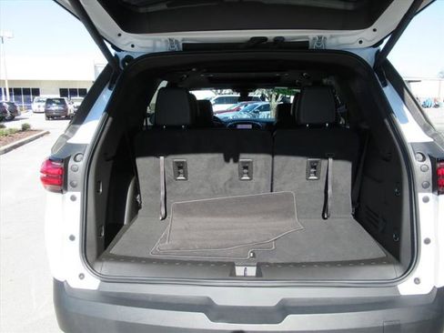 Used 2023 Chevrolet Traverse LT w/ LT Premium Package AWD/4WD image 35