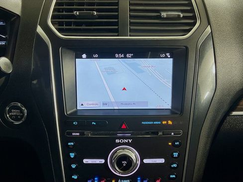 Certified 2018 Ford Explorer Limited AWD/4WD image 16