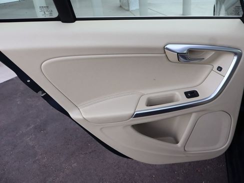 Used 2015 Volvo V60 T5 Premier image 24