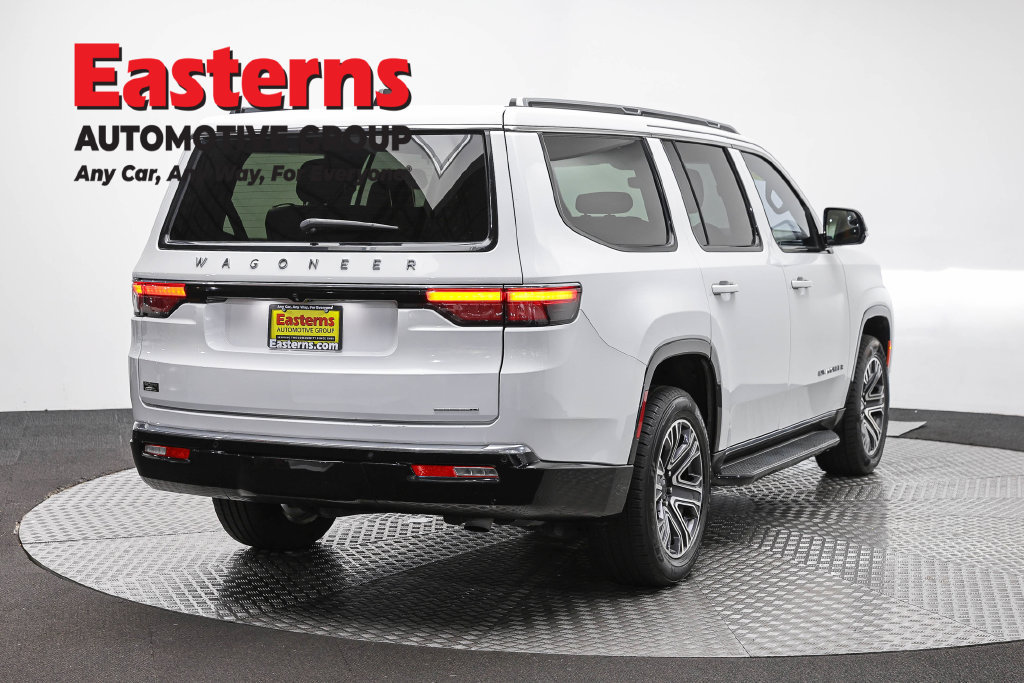 Used 2024 Jeep Wagoneer Series II w/ Flexible Seating Group RWD image 7