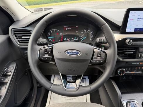 Certified 2022 Ford Escape SE w/ SE Sport Appearance Package AWD/4WD image 16