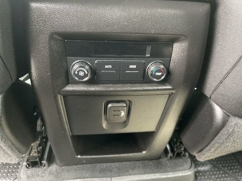 Used 2022 Chevrolet Traverse LT FWD image 21