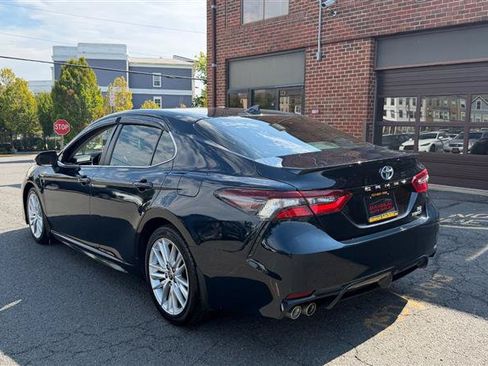 Used 2021 Toyota Camry SE Hybrid FWD image 11