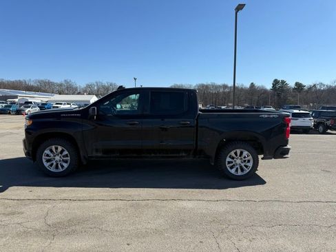 Used 2019 Chevrolet Silverado 1500 Custom w/ Custom Value Package AWD/4WD image 9