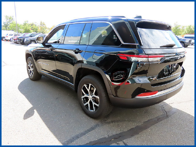 Used 2023 Jeep Grand Cherokee Limited AWD/4WD image 5