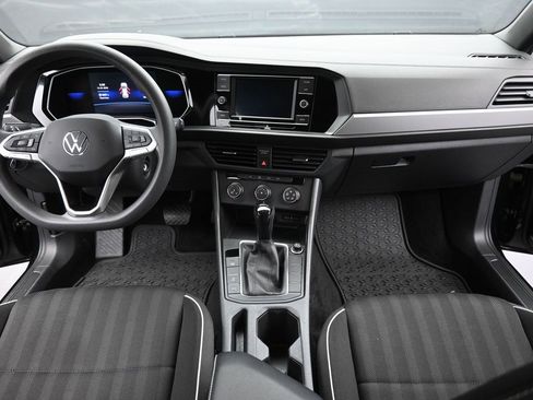 Used 2022 Volkswagen Jetta Sport image 10