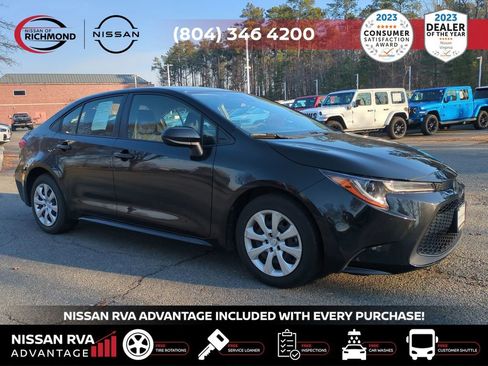 Used 2022 Toyota Corolla LE image 3