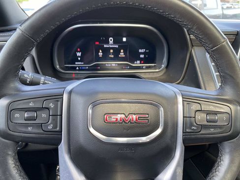 Used 2022 GMC Yukon XL SLT w/ SLT Premium Package AWD/4WD image 16