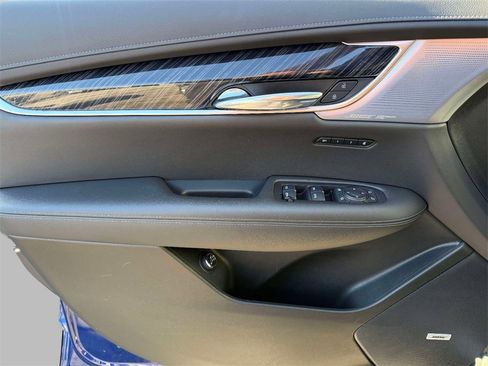 Used 2025 Cadillac XT6 Premium Luxury image 20
