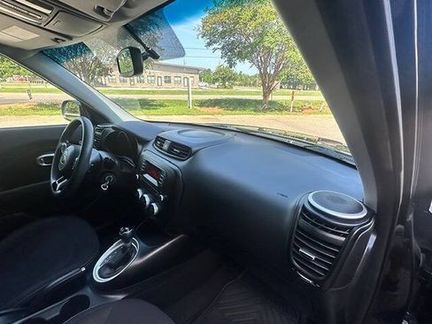 Used 2016 Kia Soul FWD image 12