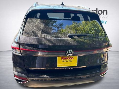 Used 2025 Volkswagen Taos SE FWD image 5