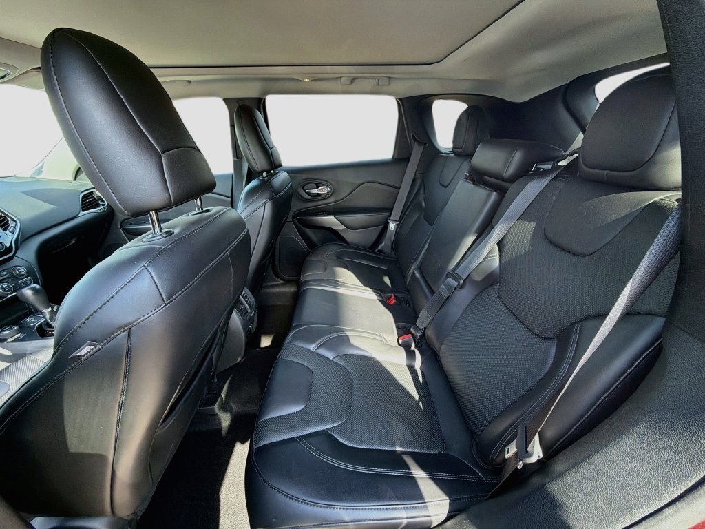 Used 2020 Jeep Cherokee Limited AWD/4WD image 25