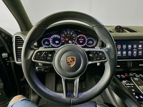 Used 2023 Porsche Cayenne AWD/4WD image 11