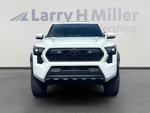 Used 2024 Toyota Tacoma TRD Off-Road w/ TRD Off Road Premium Package AWD/4WD image 9