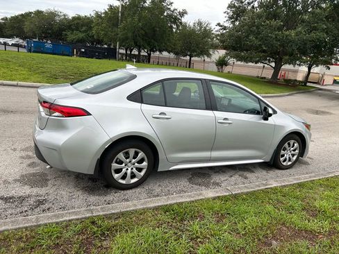 Used 2025 Toyota Corolla LE FWD image 6