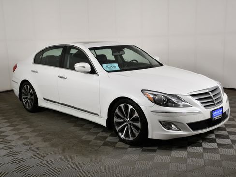 Used 2013 Hyundai Genesis 5.0 R-Spec RWD image 4